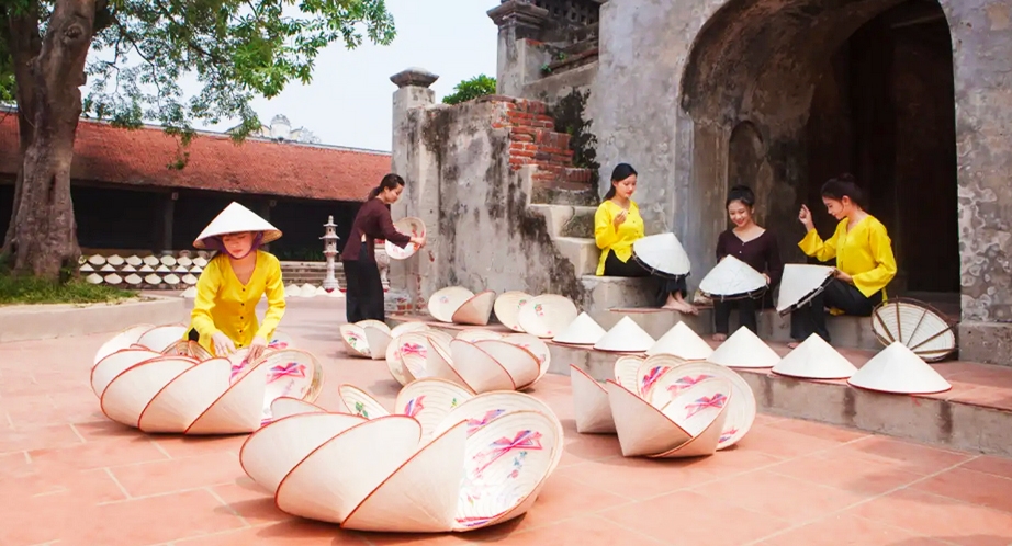 Full day: Bat Trang Village - Chuông Village - Quang Phu Cau Village (Lunch)